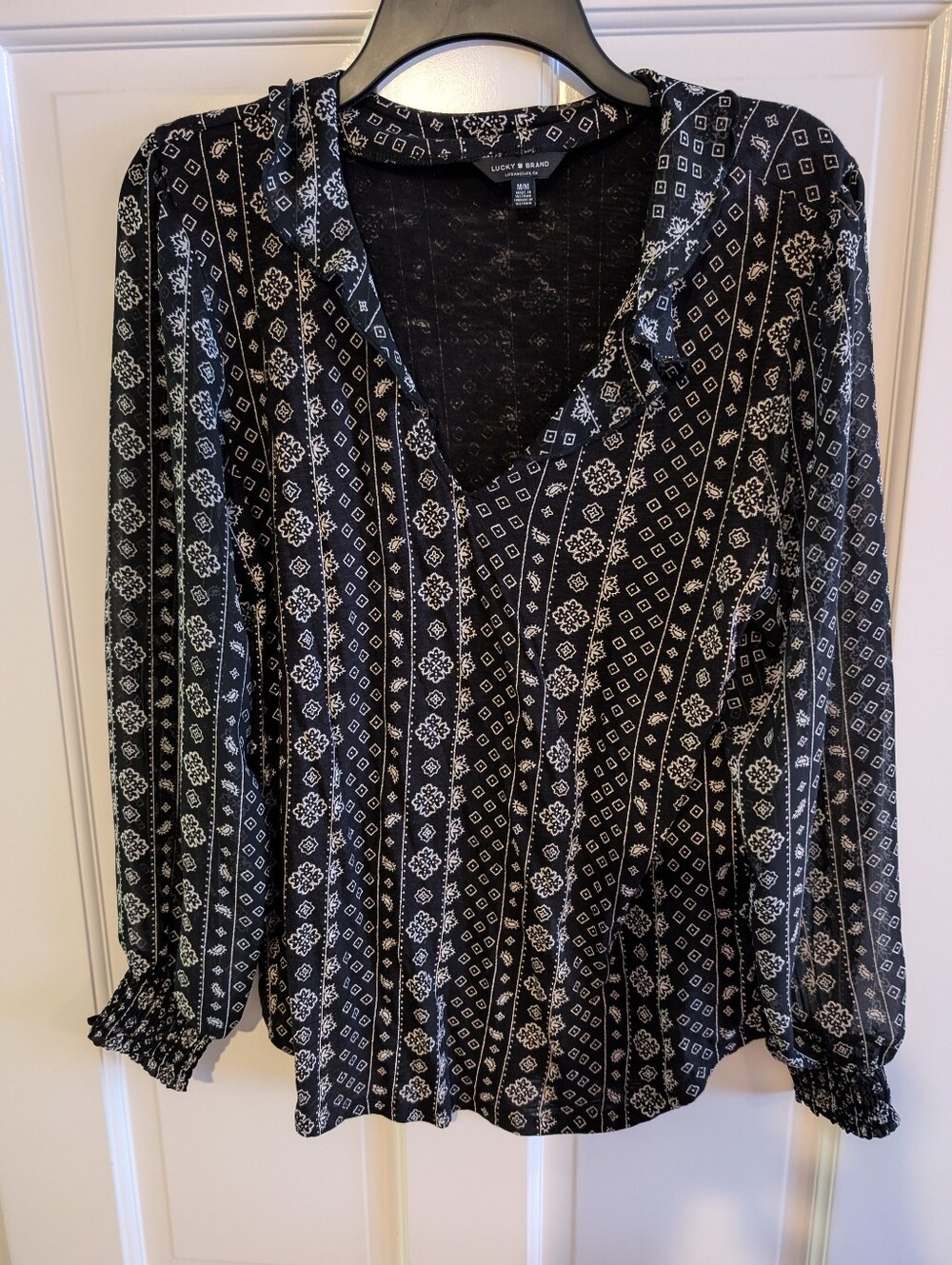 Lucky Brand Black Printed V-Neck Long Sleeve Blouse